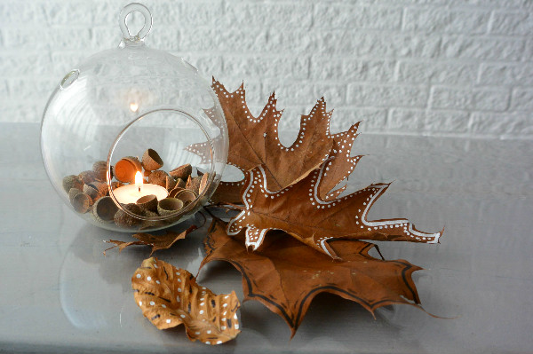 simple thoughts simpele herfst decoratie bladeren eikels