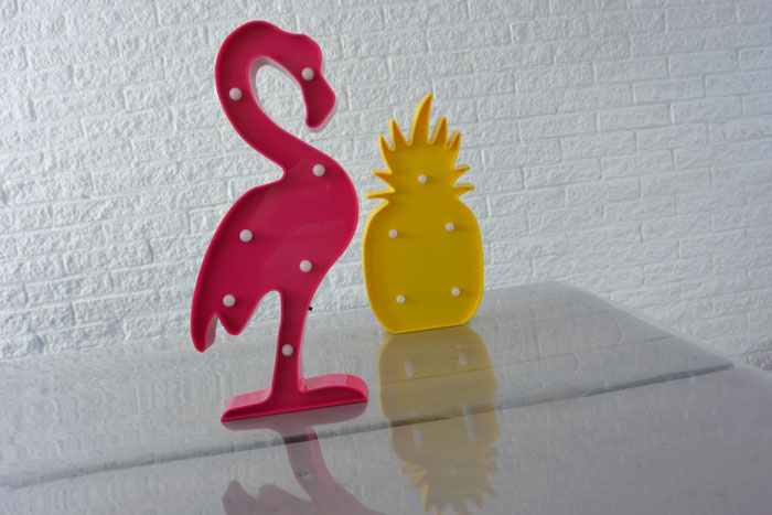 simple thoughts flamingo ananas lamp